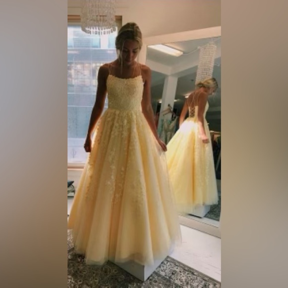 Rebe Gown, Worn One Time For A Pageant Size 4 - image 1